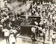 Burning_truck-strike-1929-07-08.jpg