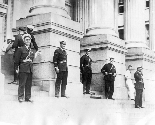 1929-City_Hall-guards.jpg