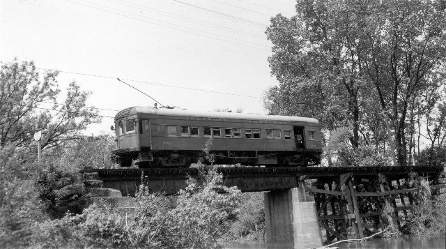 IT_285-Train63-Danville-MainLine-Bridge-1951-05-19.jpg